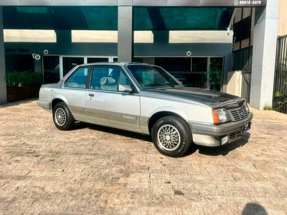 Carro 1.8 8V GASOLINA 2P MANUAL