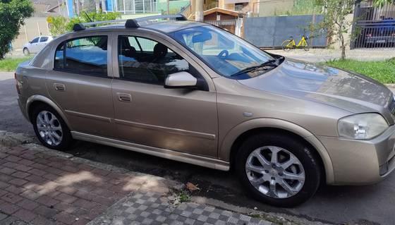 Carro 2.0 MPFI ADVANTAGE 8V FLEX 4P MANUAL