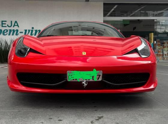 Carro 4.5 V8 GASOLINA F1-DCT