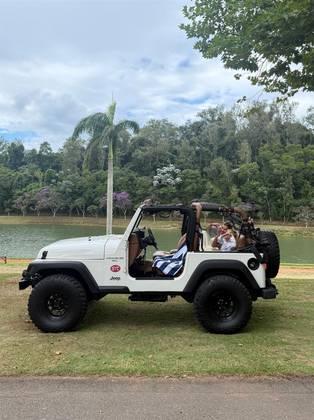 Carro 4.0 SPORT 4X4 TETO LONA 6I 12V GASOLINA 2P AUTOMÁTICO