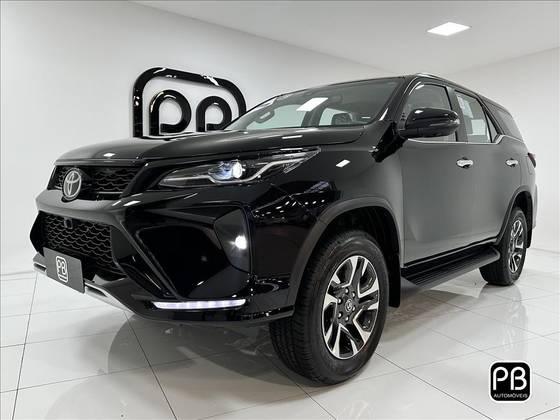 Carro 2.8 D-4D TURBO DIESEL SRX PLATINUM 7L 4X4 AUTOMÁTICO