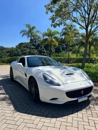 Carro 4.3 V8 GASOLINA F1-DCT