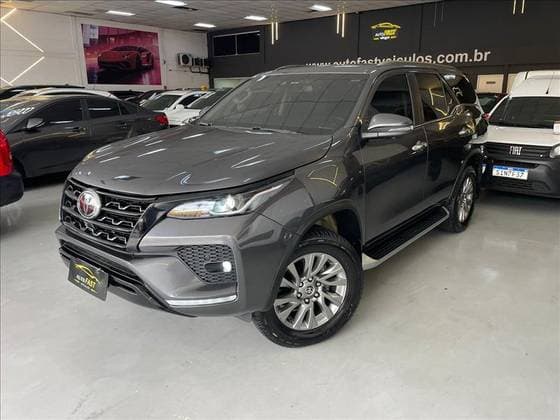 Carro 2.8 D-4D TURBO DIESEL SRX 7L 4X4 AUTOMÁTICO