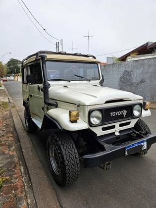 Carro 3.7 BJ50LV 4X4 TETO RIGIDO DIESEL 2P MANUAL