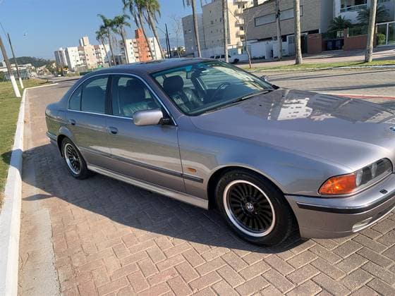 Carro 4.4 SEDAN V8 32V GASOLINA 4P AUTOMÁTICO