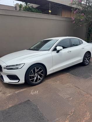 Carro 2.0 T4 MOMENTUM GASOLINA 4P AUTOMÁTICO