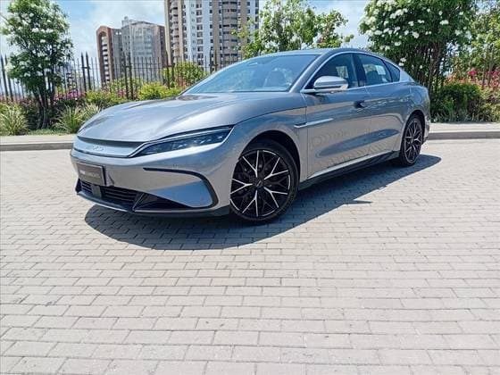 Carro ELÉTRICO AWD