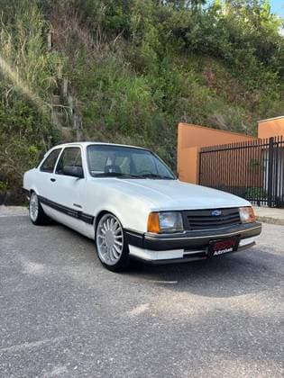 Carro 1.6 L 8V GASOLINA 2P MANUAL