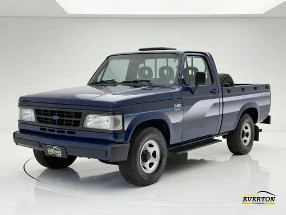 Carro 4.0 CUSTOM DE LUXE CS 8V DIESEL 2P MANUAL