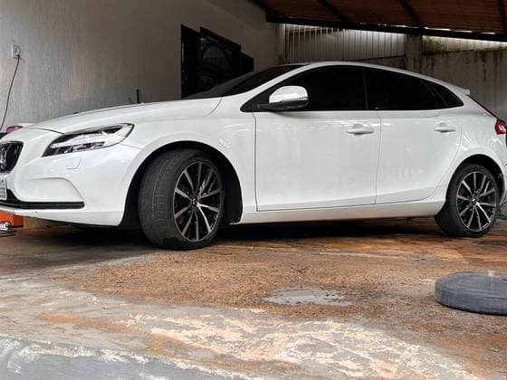 Carro 2.0 T4 MOMENTUM GASOLINA 4P AUTOMÁTICO