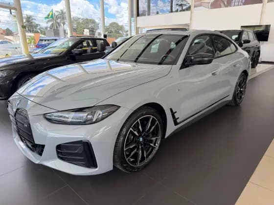 Carro ELÉTRICO M50