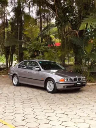 Carro 4.4 SEDAN V8 32V GASOLINA 4P AUTOMÁTICO