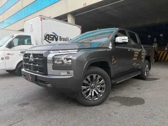 Carro 2.4 BITURBO DIESEL CD KATANA 4X4 AUTOMÁTICO