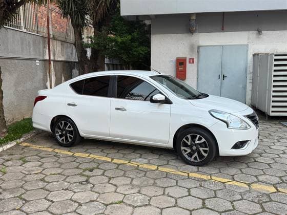 Carro 1.6 16V FLEXSTART UNIQUE 4P XTRONIC
