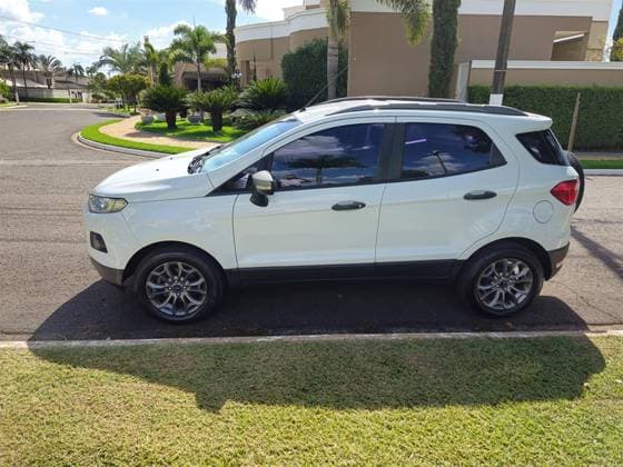Carro 1.6 FREESTYLE 16V FLEX 4P POWERSHIFT