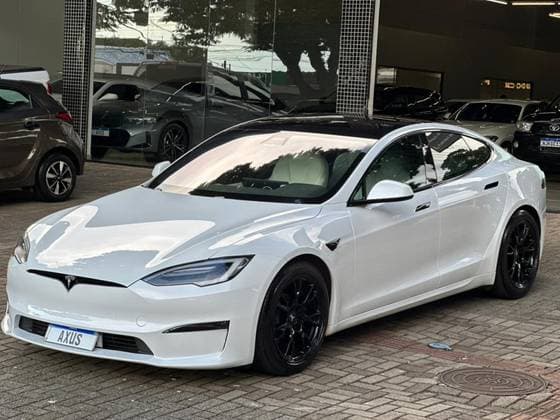 Carro ELÉTRICO PLAID