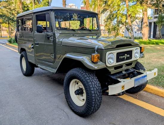 Carro 3.7 BJ50LV 4X4 TETO RIGIDO DIESEL 2P MANUAL