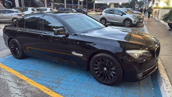 Carro 4.4 SEDAN V8 32V GASOLINA 4P AUTOMÁTICO