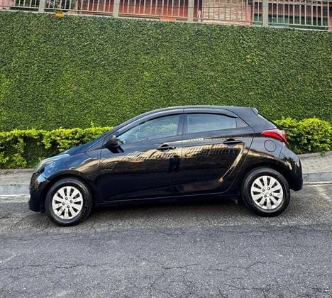 Carro 1.0 UNIQUE 12V FLEX 4P MANUAL