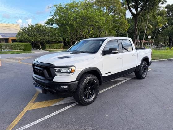 Carro 5.7 V8 GASOLINA REBEL CD 4X4 AUTOMÁTICO