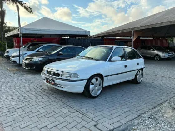 Carro 2.0 MPFI GLS 8V GASOLINA 4P MANUAL