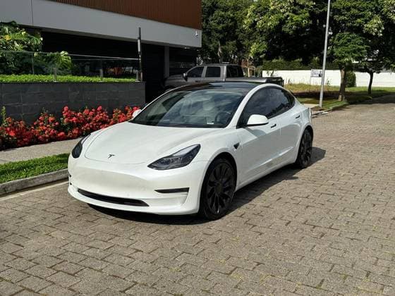 Carro ELÉTRICO AWD LONG RANGE PERFORMANCE