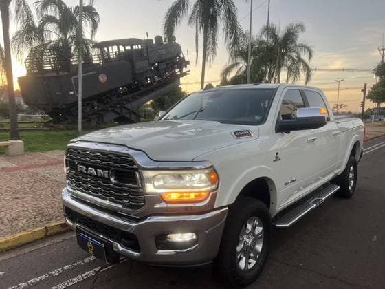 Carro 6.7 I6 TURBO DIESEL LARAMIE CD 4X4 AUTOMÁTICO