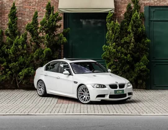 Carro 4.0 SEDAN V8 32V GASOLINA 4P AUTOMATIZADO