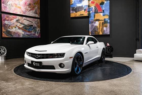 Carro 6.2 SS COUPÉ V8 GASOLINA 2P AUTOMÁTICO
