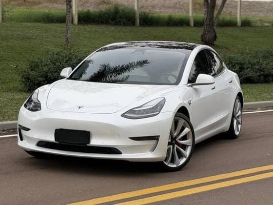 Carro ELÉTRICO AWD PERFORMANCE