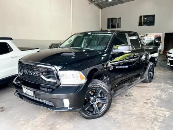 Carro 5.7 V8 GASOLINA LARAMIE NIGHT EDITION CD 4X4 AUTOMÁTICO