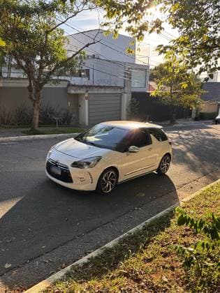 Carro 1.6 THP GASOLINA SPORT CHIC MANUAL