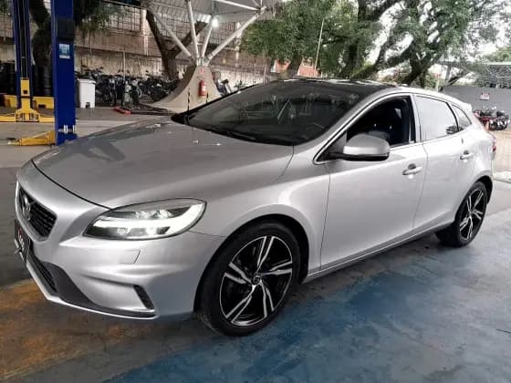 Carro 2.0 T5 R-DESIGN GASOLINA 4P AUTOMÁTICO