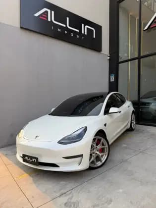Carro ELÉTRICO AWD LONG RANGE PERFORMANCE