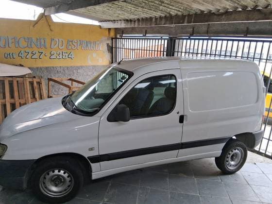 Carro 1.6 FURGÃO 16V GASOLINA 2P MANUAL