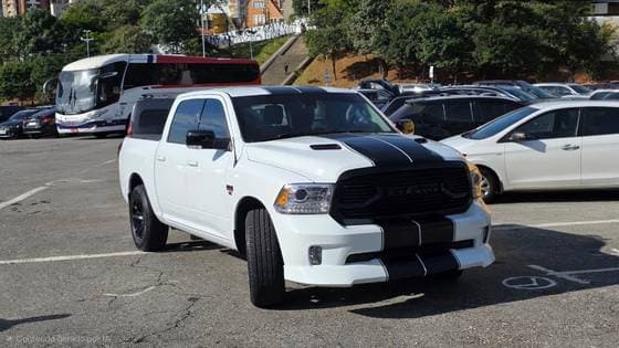 Carro 5.7 V8 GASOLINA REBEL CD 4X4 AUTOMÁTICO