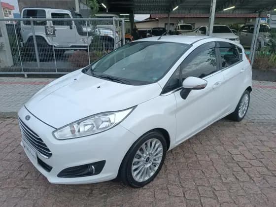 Carro 1.6 TITANIUM HATCH 16V FLEX 4P POWERSHIFT
