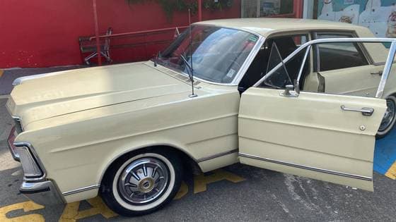 Carro LANDAU GASOLINA 4P MANUAL