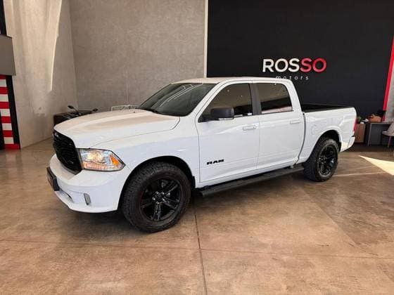 Carro 5.7 V8 GASOLINA LARAMIE CD 4X4 AUTOMÁTICO