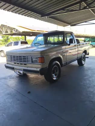 Carro 4.0 CUSTOM DE LUXE CS 8V DIESEL 2P MANUAL
