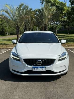 Carro 2.0 T4 MOMENTUM GASOLINA 4P AUTOMÁTICO