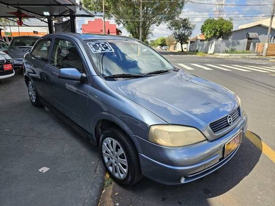 Carro 1.8 MPFI GL 8V ÁLCOOL 4P MANUAL