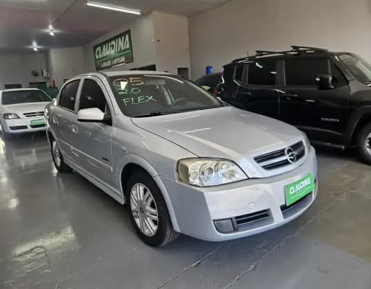 Carro 2.0 MPFI COMFORT SEDAN 8V FLEX 4P MANUAL