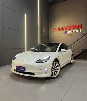 Carro ELÉTRICO AWD PERFORMANCE