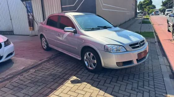 Carro 2.0 MPFI ELITE SEDAN 8V FLEX 4P AUTOMÁTICO