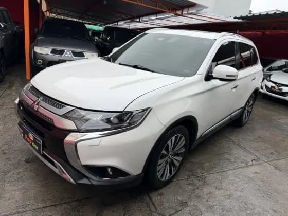 Carro 2.2 MIVEC DI-D DIESEL HPE-S AWD AUTOMÁTICO
