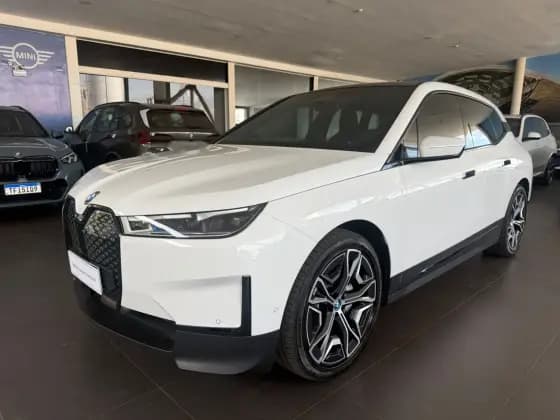 Carro ELÉTRICO XDRIVE40