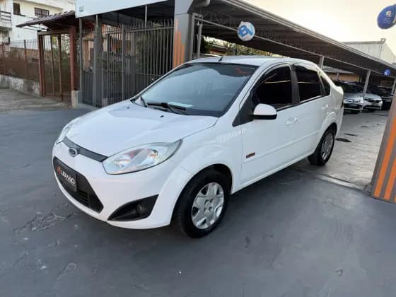 Carro 1.6 MPI CLASS SEDAN 8V FLEX 4P MANUAL