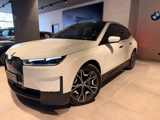 Carro ELÉTRICO XDRIVE40