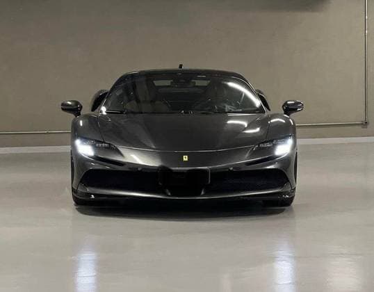 Carro 4.0 V8 TURBO PHEV STRADALE F1-DCT